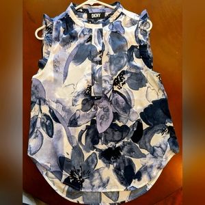 NWT DKNY Women's SleevesTop